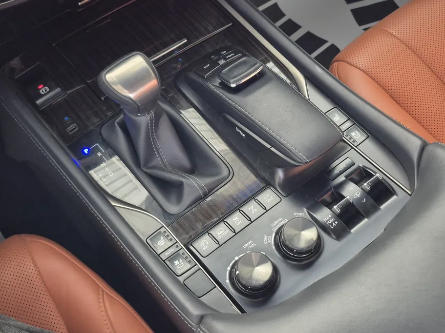 لكزس LX 570 S 2020 