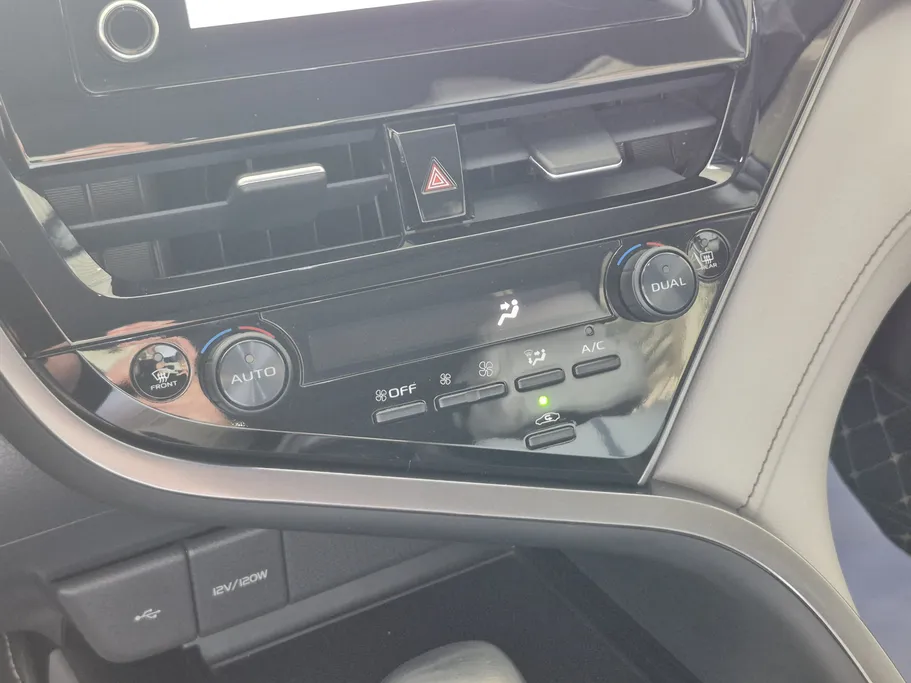 2022 Toyota Camry  SE 