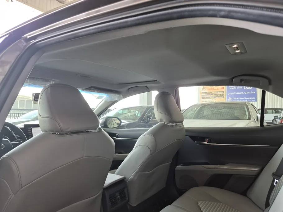 2022 Toyota Camry  SE 