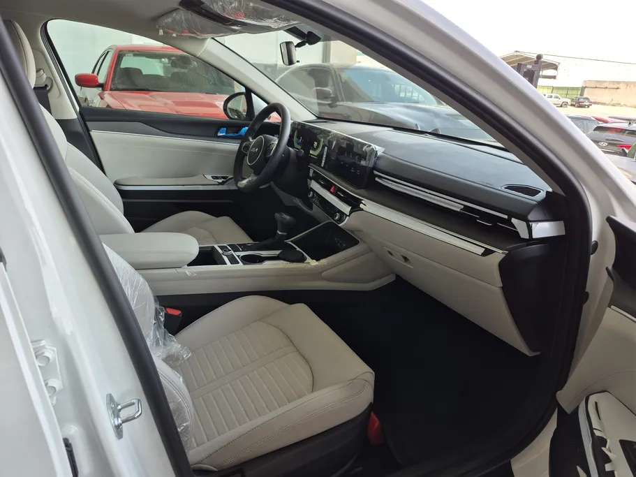 2025 Kia K5 LX2 