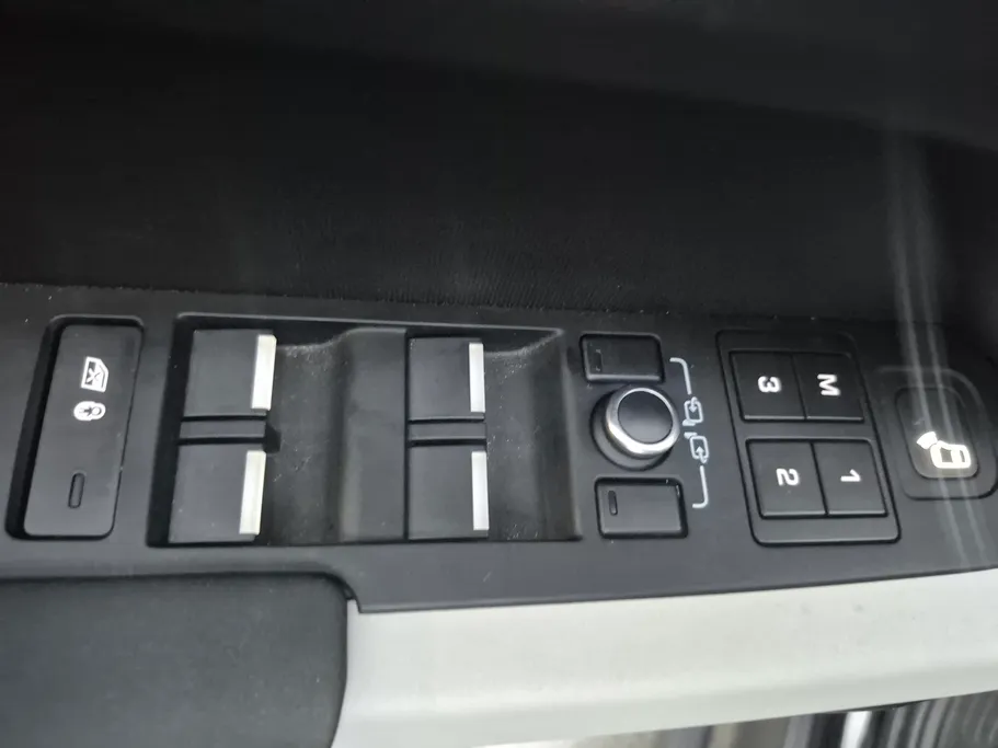 2022 Range Rover Defender P400 