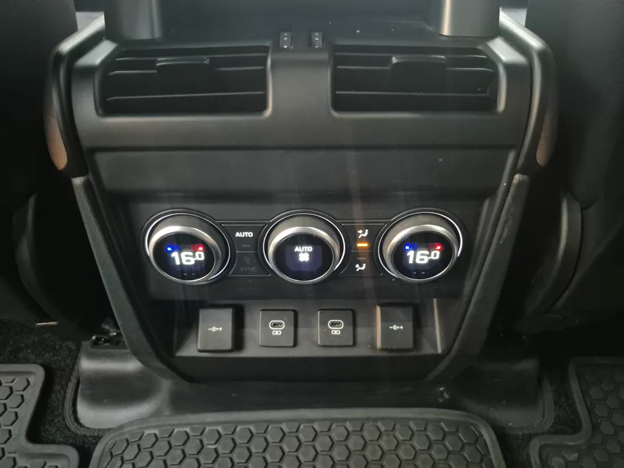 2022 Range Rover Defender P400 
