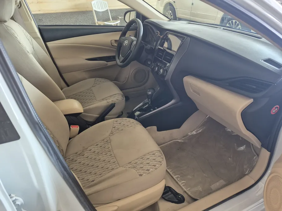 2022 Toyota Yaris  Y 