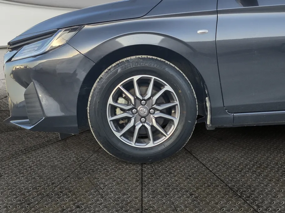 2023 Toyota Yaris  Y 