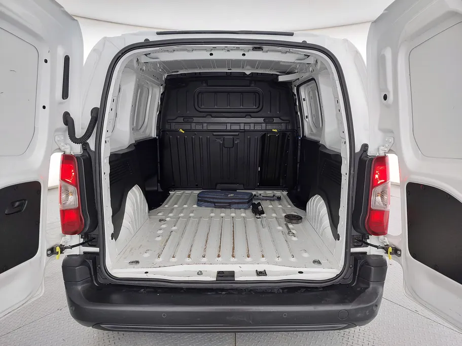 2023 Peugeot Partner Short van 