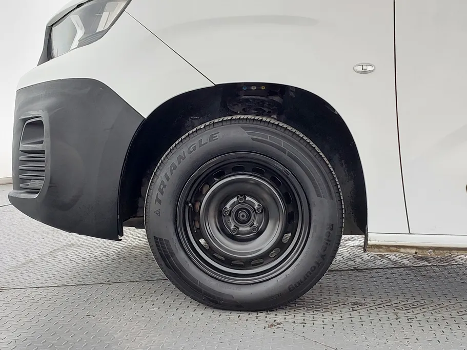 2023 Peugeot Partner Short van 