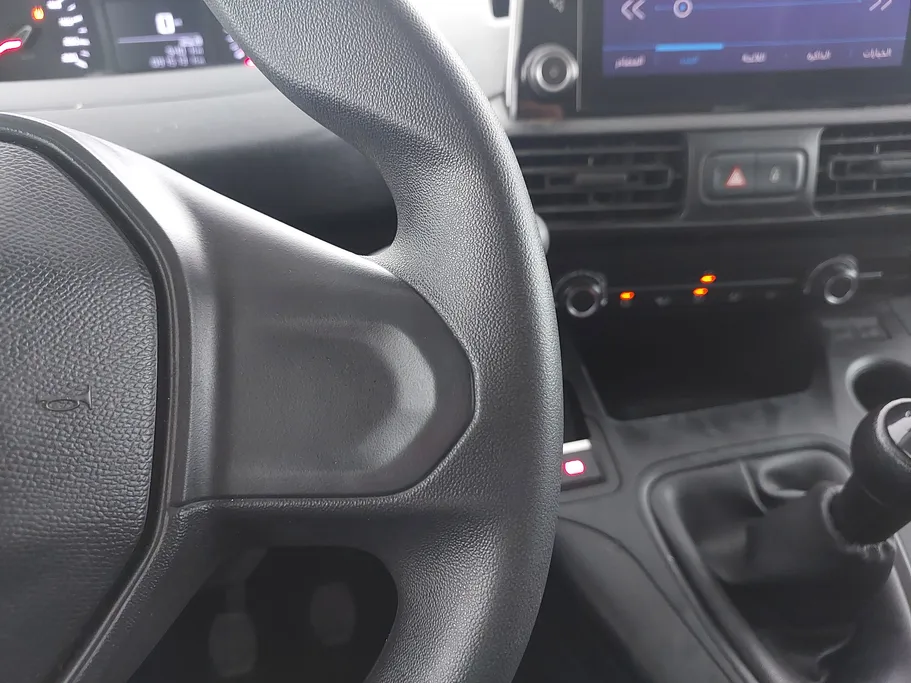 2023 Peugeot Partner Short van 