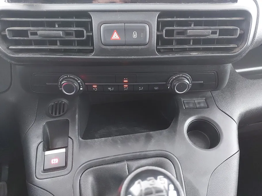 2023 Peugeot Partner Short van 