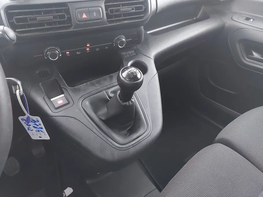 2023 Peugeot Partner Short van 