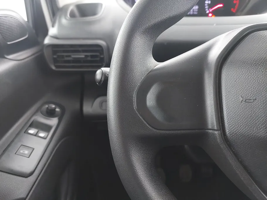 2023 Peugeot Partner Short van 