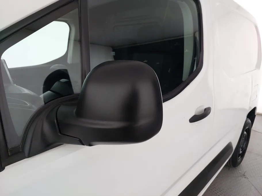 2023 Peugeot Partner Short van 