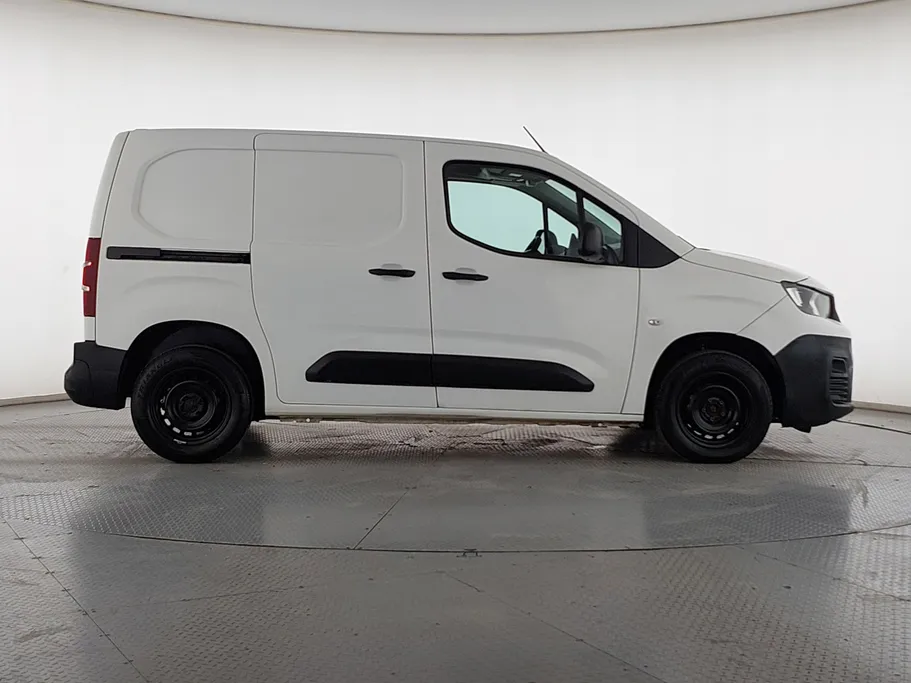 2023 Peugeot Partner Short van 