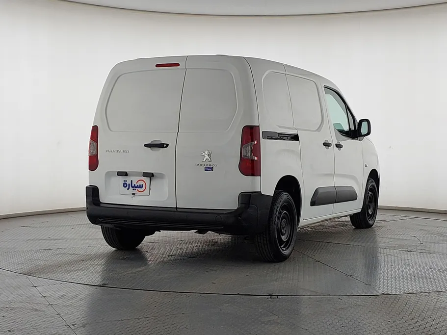 2023 Peugeot Partner Short van 