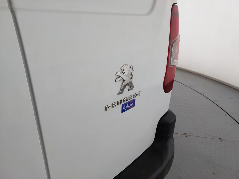 2023 Peugeot Partner Short van 