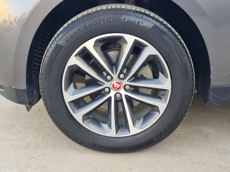 جاغوار F Pace  2019 