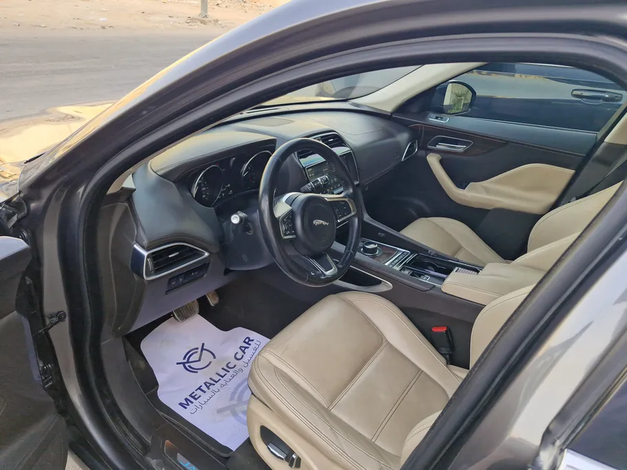 جاغوار F Pace  2019 