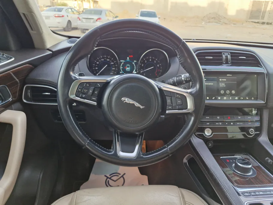جاغوار F Pace  2019 