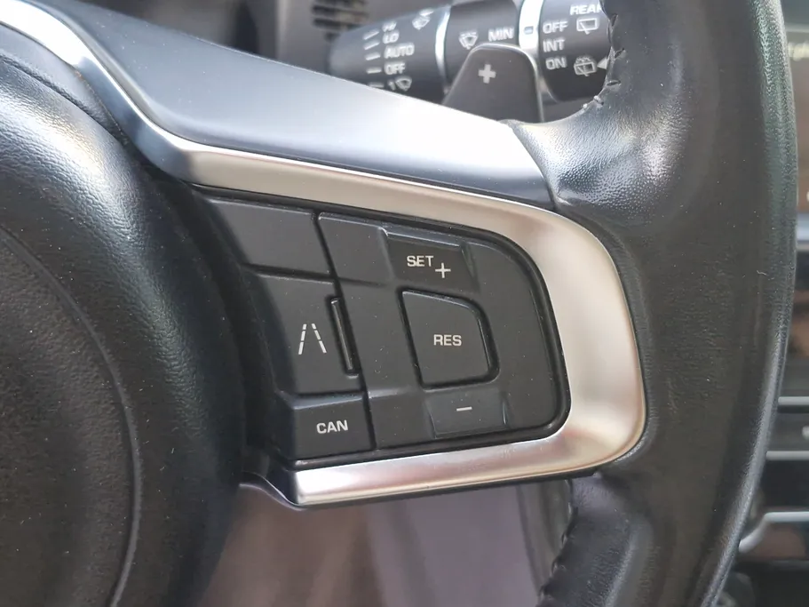 جاغوار F Pace  2019 