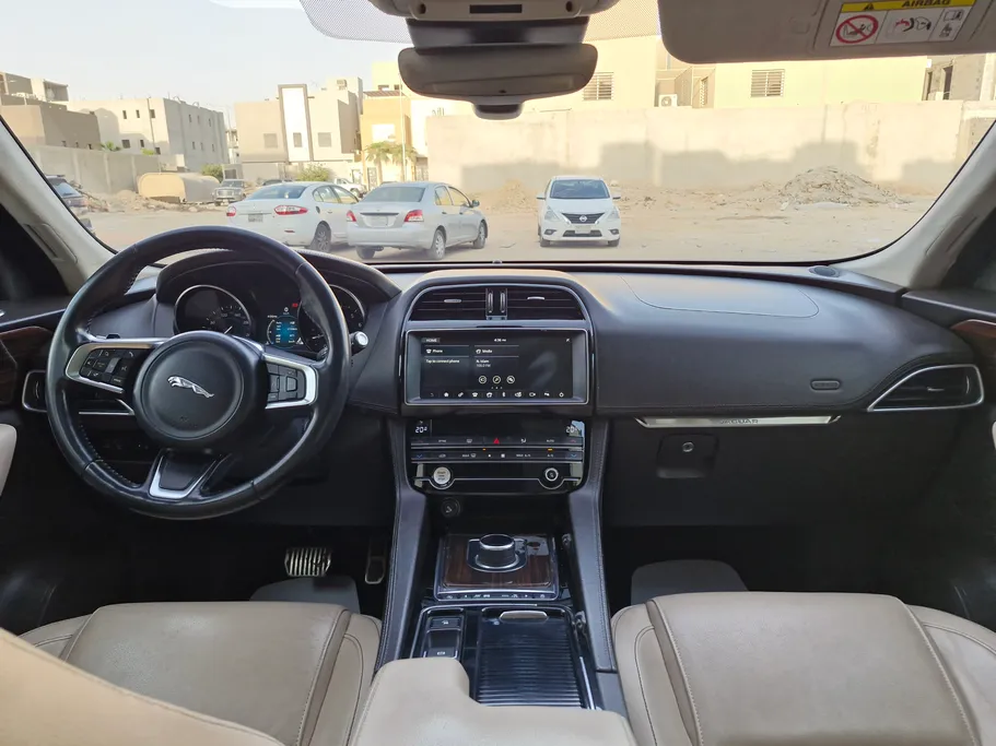 جاغوار F Pace  2019 