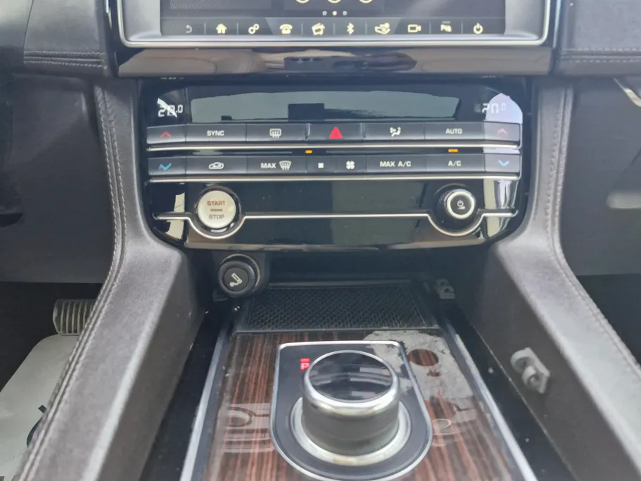 جاغوار F Pace  2019 