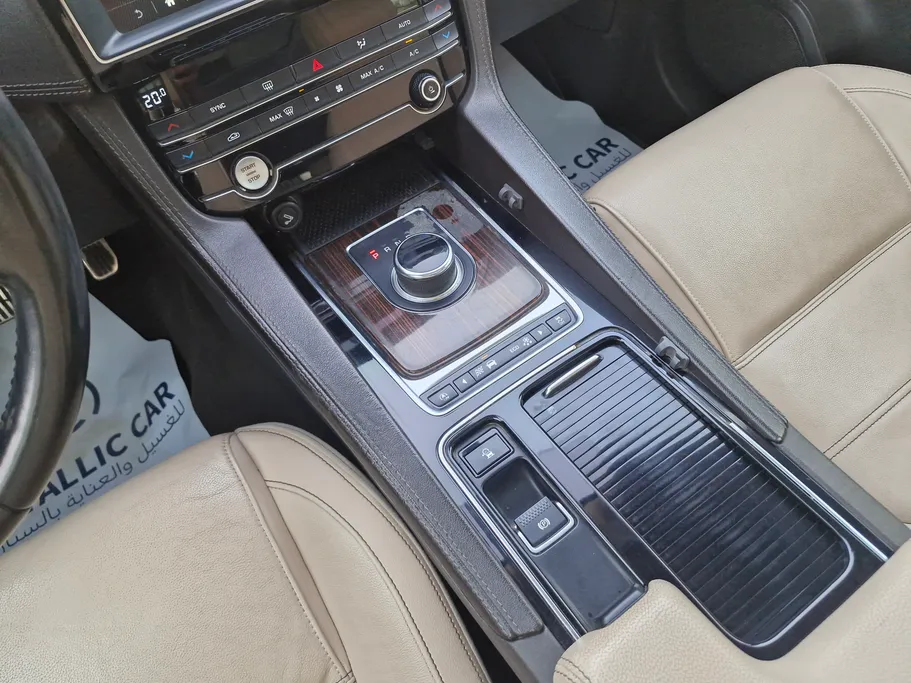 جاغوار F Pace  2019 