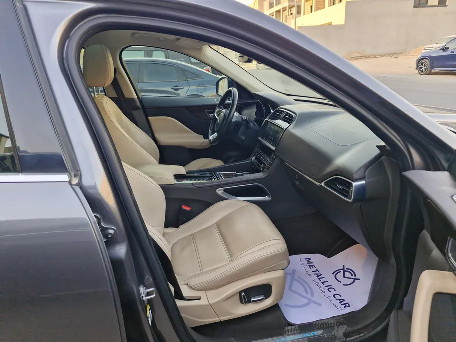 جاغوار F Pace  2019 
