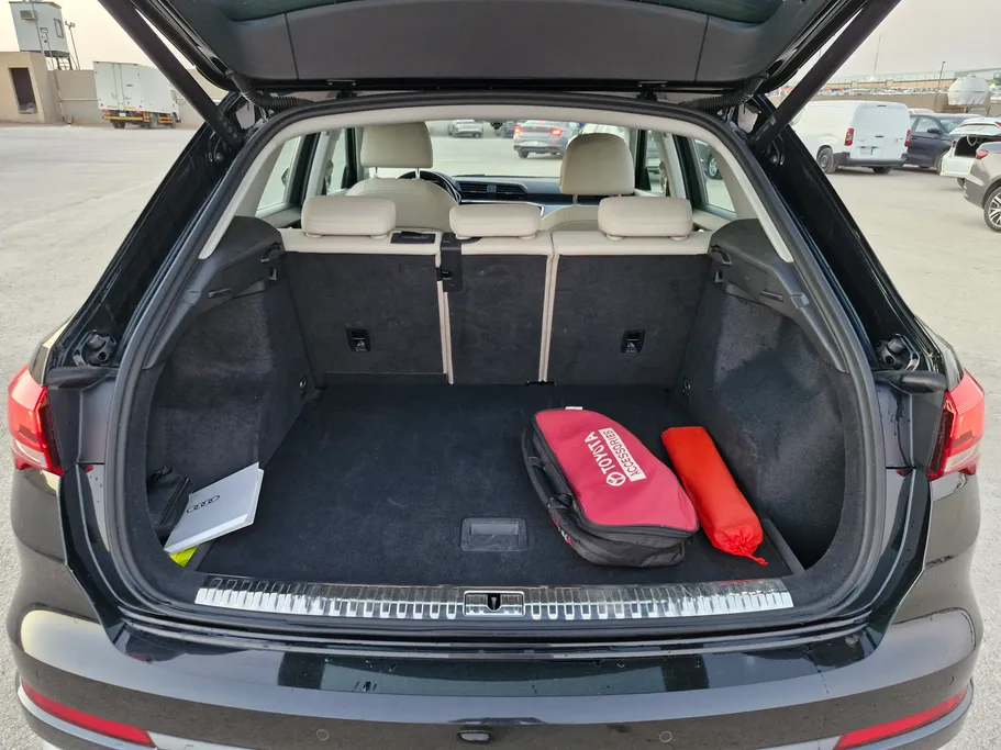 2023 Audi Q3 35 TFSl 