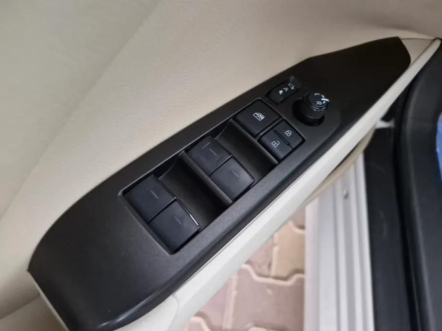 2022 Toyota Camry  GLE HEV  