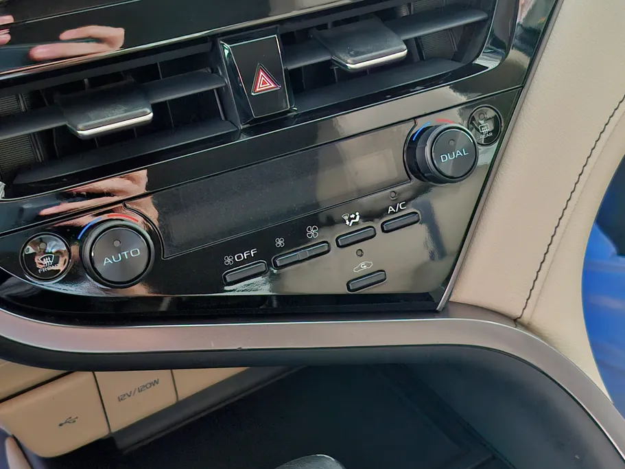 2022 Toyota Camry  GLE HEV  