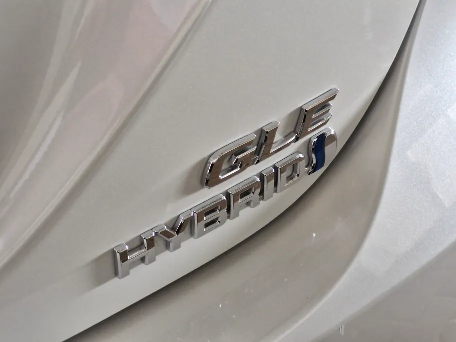 2022 Toyota Camry  GLE HEV  