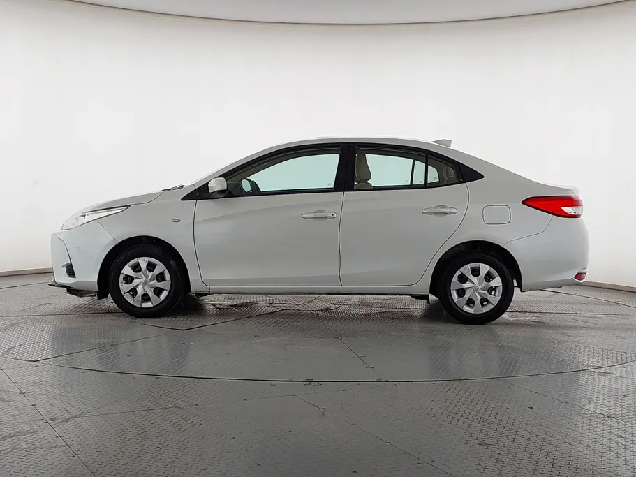 2022 Toyota Yaris  Y 