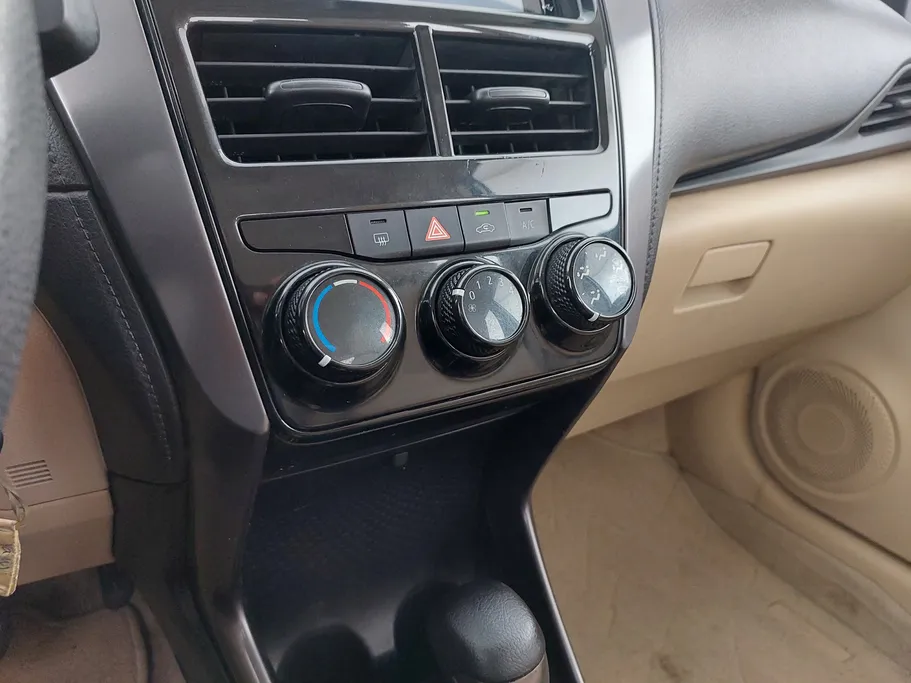 2022 Toyota Yaris  Y 