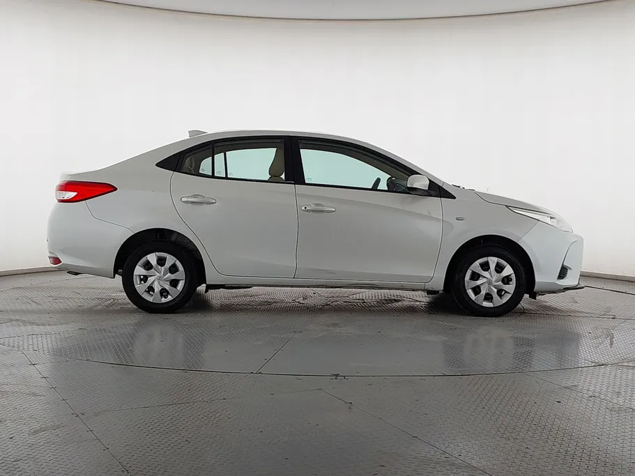 2022 Toyota Yaris  Y 