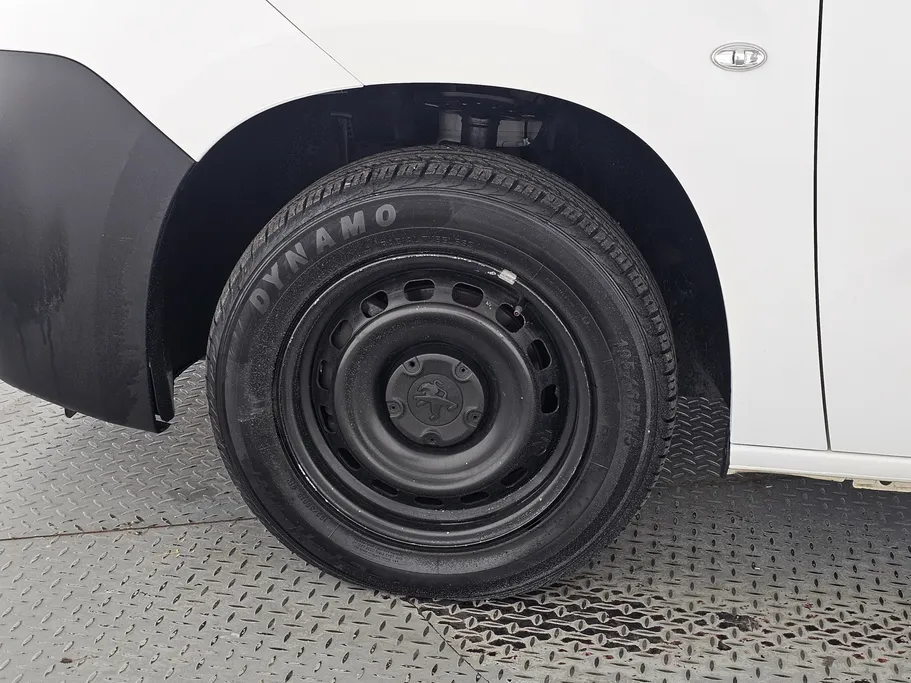 2023 Peugeot Partner Short van 