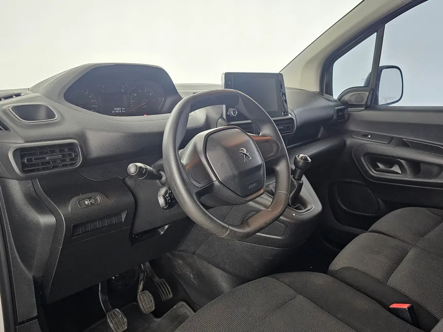 2023 Peugeot Partner Short van 