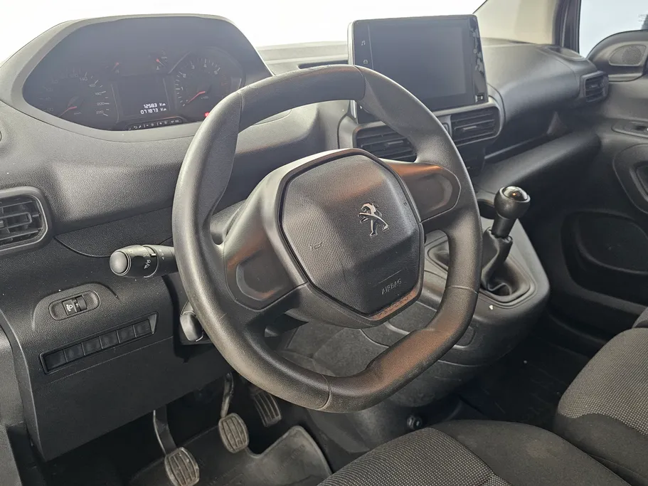 2023 Peugeot Partner Short van 
