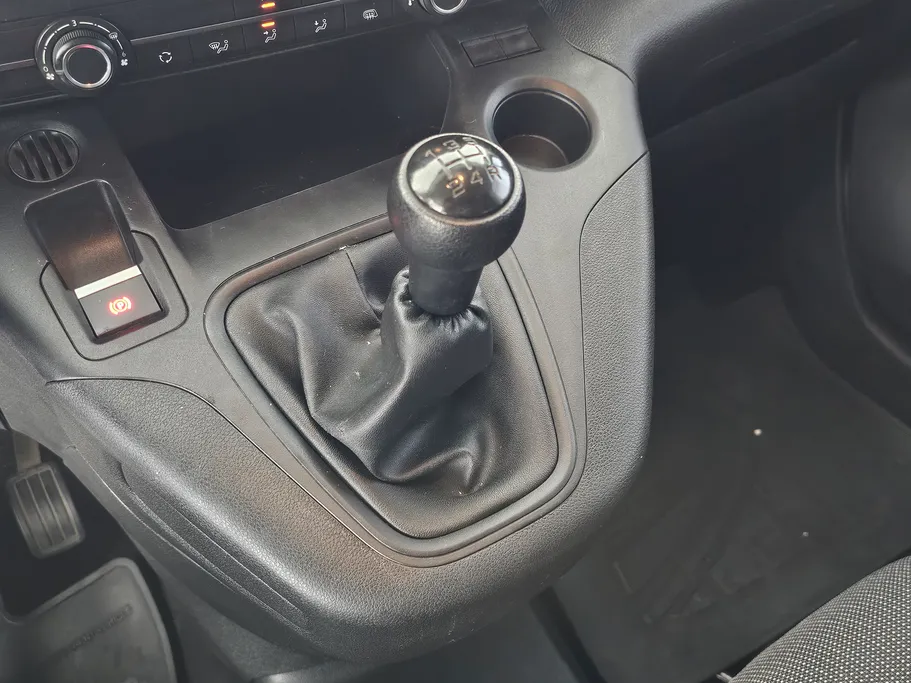 2023 Peugeot Partner Short van 