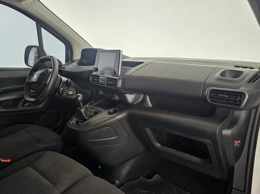 2023 Peugeot Partner Short van 