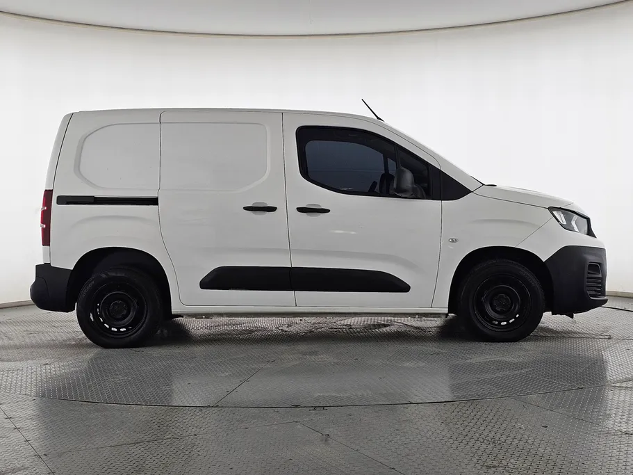 2023 Peugeot Partner Short van 