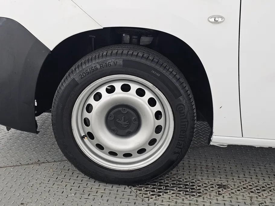 2021 Peugeot Partner Short van 