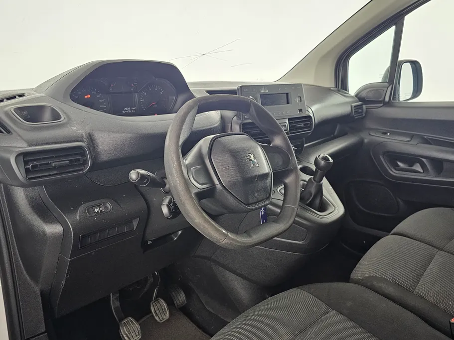 2021 Peugeot Partner Short van 