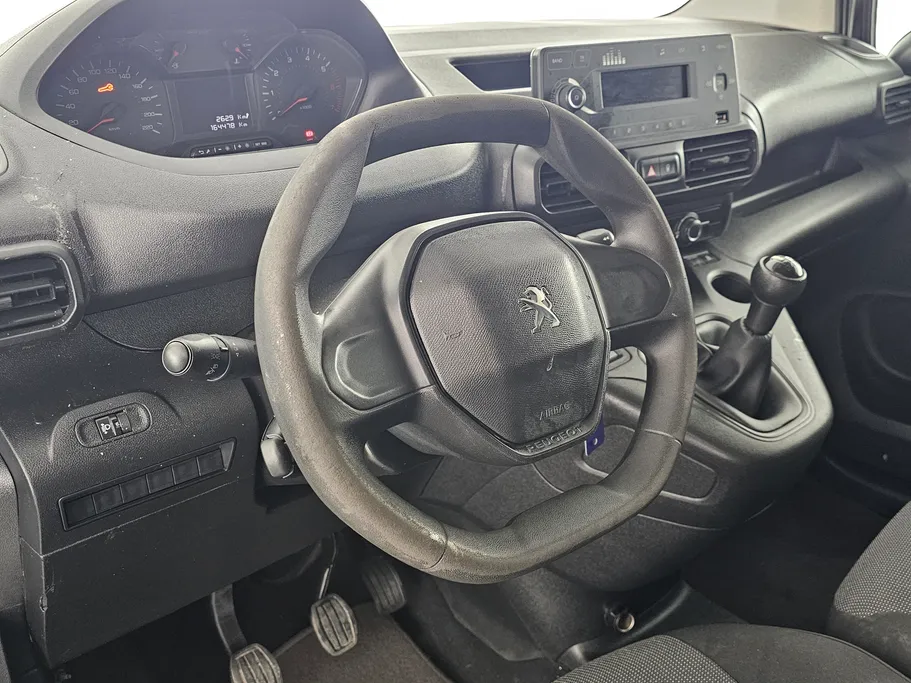 2021 Peugeot Partner Short van 