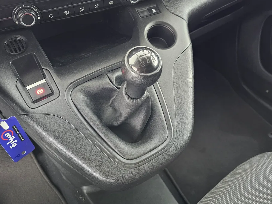 2021 Peugeot Partner Short van 