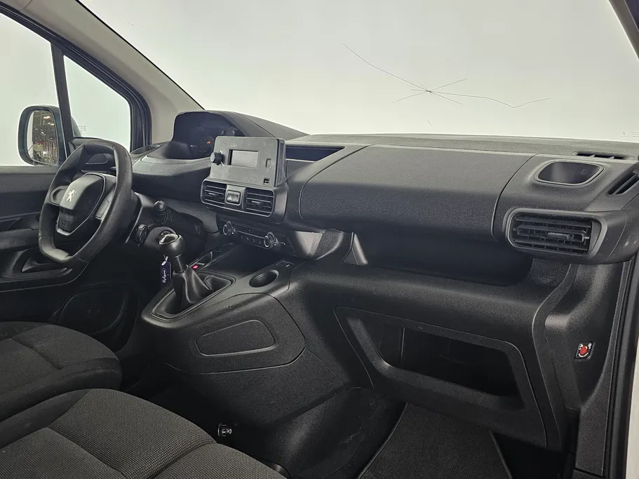 2021 Peugeot Partner Short van 