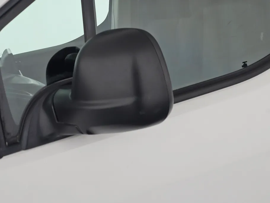 2021 Peugeot Partner Short van 