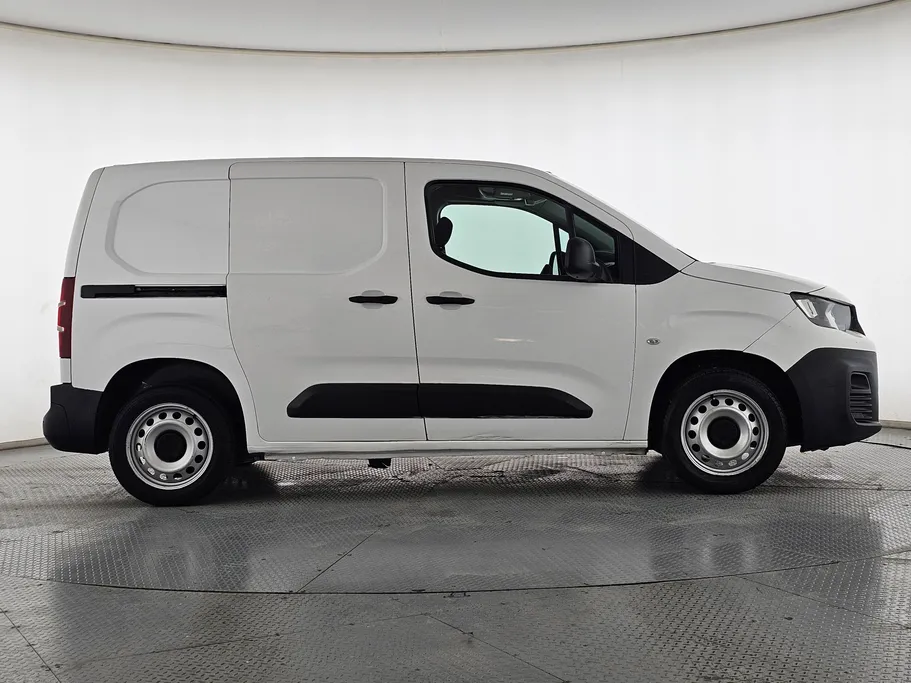 2021 Peugeot Partner Short van 