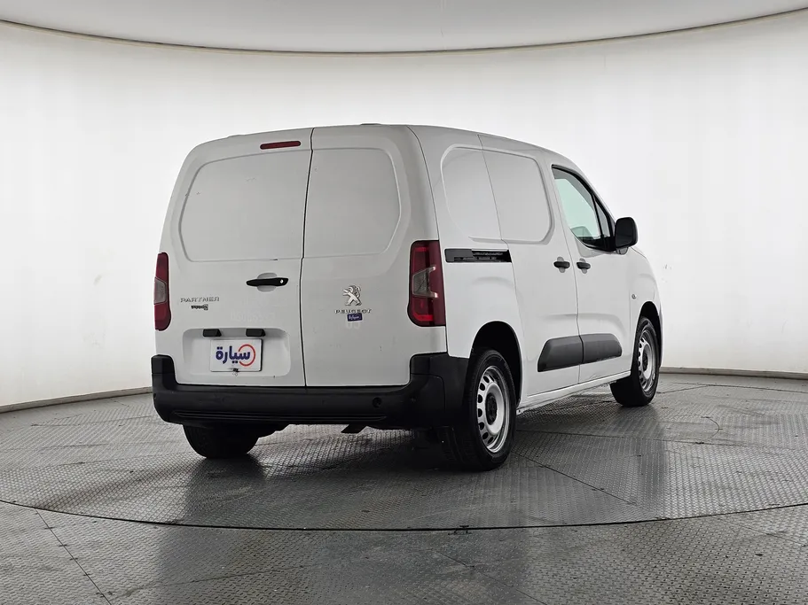 2021 Peugeot Partner Short van 