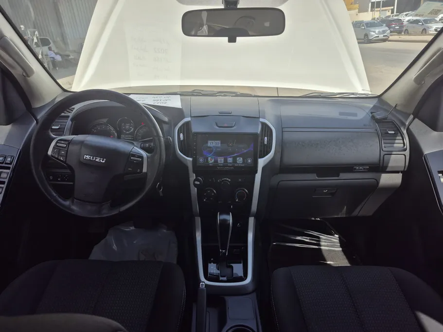 2022 Isuzu MU Half Full 