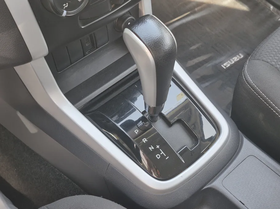 2022 Isuzu MU Half Full 