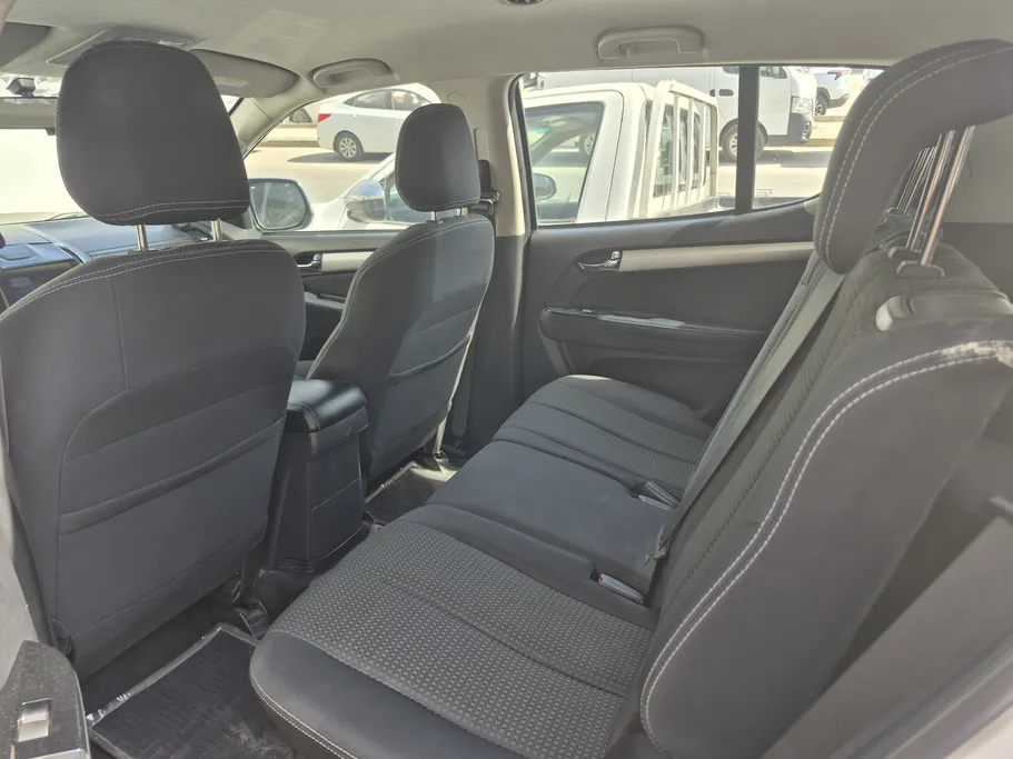 2022 Isuzu MU Half Full 